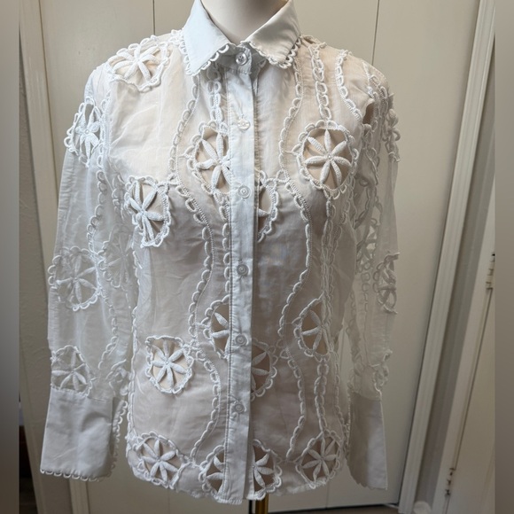 Elegant White Lace Blouse - Picture 3 of 9